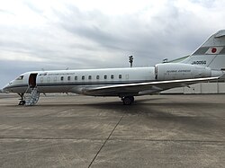 航空局の飛行検査機 ボンバルディアBD-700 グローバルエクスプレス(JA005G)