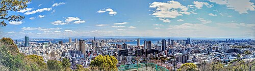 神戸市中央区にある諏訪山公園・ビーナスブリッジからの神戸市街地のパノラマ全景