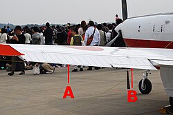 T-7初等練習機の補助翼とバランス・タブ