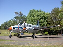 展示されている測量用航空機「くにかぜ」