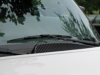 自動車用ワイパーの仕組みと歴史