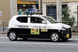 ルーフキャリアを使った青パト（東京都中野区）