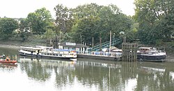 テムズ川沿いの桟橋