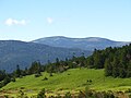 一切経山の五色沼から西吾妻山(奥の左)