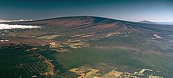 楯状火山の構造と特徴に関する地質学的解説