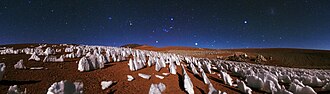 ペニテンテ:高地に見られる雪氷の自然構造物