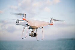4つの回転翼を持つ航空機および無人機の技術概要と歴史