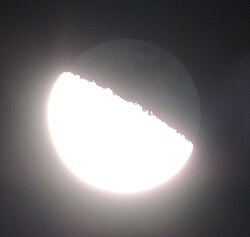 半月より大きい月の地球照（下弦前）