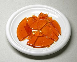固形のカラメル