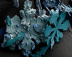 氷晶の物理化学と大気科学的特性