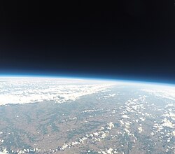 地球大気の層構造：成層圏の特性と発見
