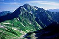 別山から望む剱沢雪渓の上部と剱岳（1995年8月20日）