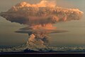 アラスカのリダウト山の大噴火