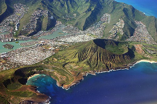 ガリが発達するオアフ島の火山、ココヘッドタフコーン
