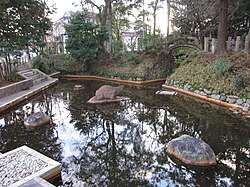 大井神社境内の丹の池
