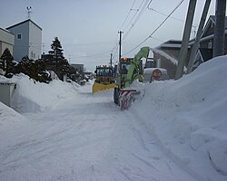 除雪作業中の根雪