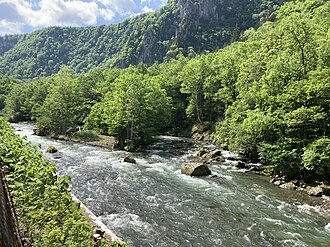 石狩川の地理と歴史的変遷に関する総合解説