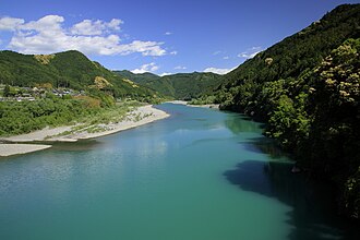 天竜川:中部地方を流れる急流一級河川の概要と歴史