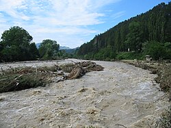 鉄砲水の定義と発生メカニズム