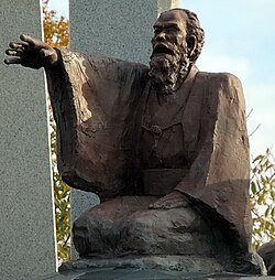 小林虎三郎の像