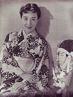 春日野八千代:宝塚歌劇団の伝説的男役スター
