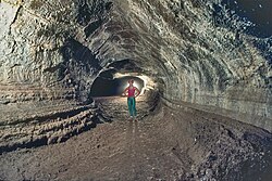 溶岩洞の形成と特徴