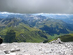 高山から谷側を撮影した雲底