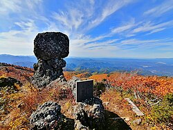 森吉神社のご神体 冠岩