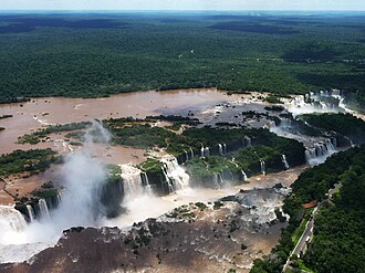 イグアスの滝(アルゼンチン、ブラジル)