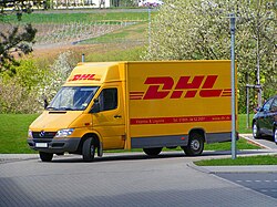 DHLの配送車