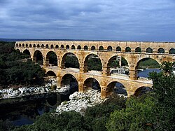古代ローマの水道橋。主に石灰岩やローマンコンクリートが使用された。