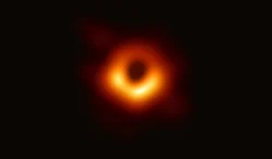 M87銀河の中心にあるブラックホール