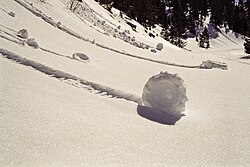 雪まくりの形成過程