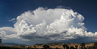 多毛雲:積乱雲の雲種のひとつ