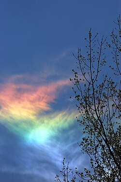 彩雲と間違えられやすい断片的な環水平アーク