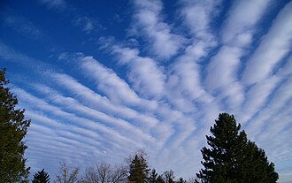 放射状および波状の高積雲
