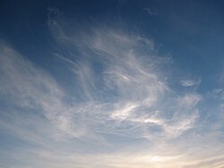 複雑に絡み合ったもつれ雲