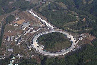 SPring-8：世界最高水準の大型放射光施設