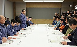 2011年3月12日、第5回東北地方太平洋沖地震緊急災害対策本部会議及び第3回原子力災害対策本部会議の様子