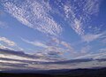 部分的に雲に覆われた空の様子
