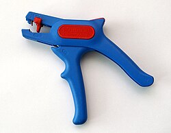 オートマチックワイヤーストリッパー(電線の端面のみ皮むきが可能なタイプ)