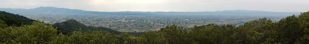 東方から望む砺波平野