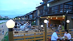 先斗町の鴨川納涼床