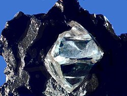 ダイヤモンドの科学的性質と産業・宝飾用途の全貌