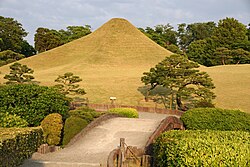 水前寺成趣園の富士山を模した築山