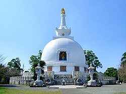 花岡山の仏舎利塔