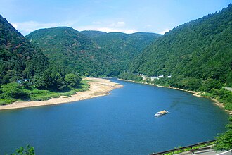 最上川:山形県を貫く大河の歴史と治水