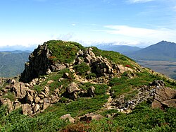 至仏山山頂付近の景色と燧ヶ岳