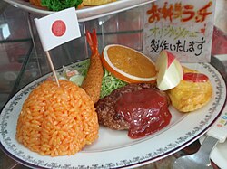 お子様ランチ におけるチキンライスの例