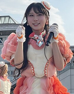 大白桃子の経歴と活動内容